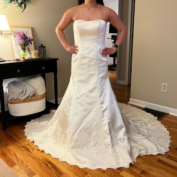 Alfred Angelo Dresses & Skirts - Alfred Angelo Strapless Satin wedding gown with lace beaded train